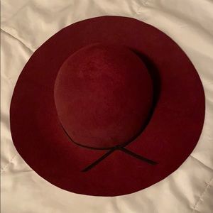 Wide brim hat